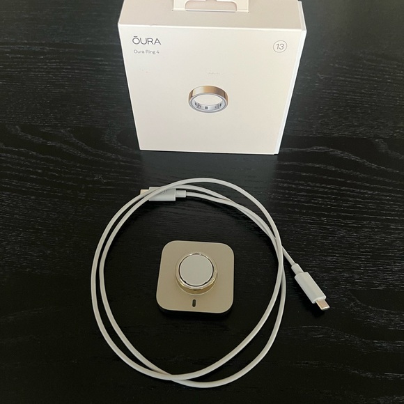 Oura Ring in Elegant Gold and Silver - Picture 1 of 5